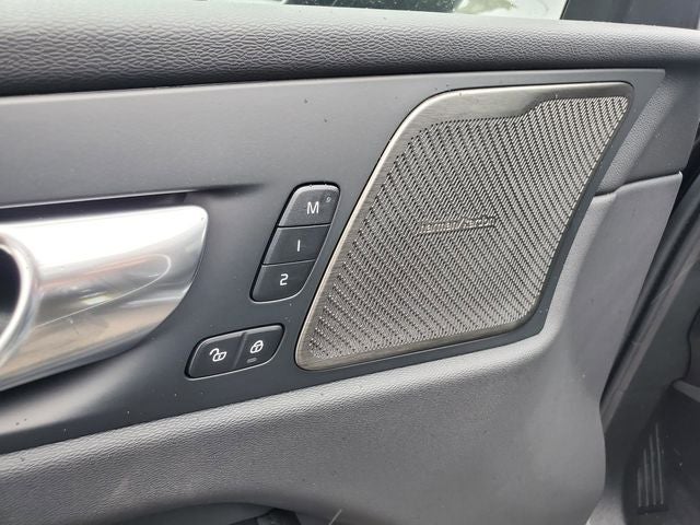 2026 Volvo XC60 B5 Ultra Black Edition