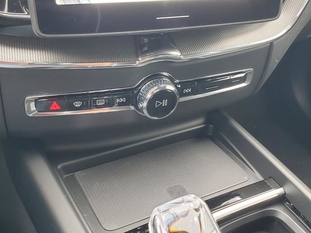 2026 Volvo XC60 B5 Ultra Black Edition