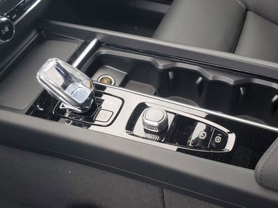 2026 Volvo XC60 B5 Ultra Black Edition