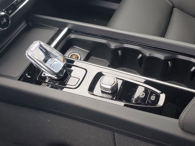 2026 Volvo XC60 B5 Ultra Black Edition