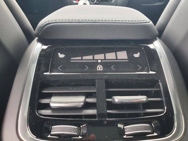 2026 Volvo XC60 B5 Ultra Black Edition