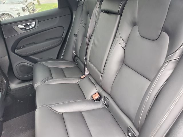 2026 Volvo XC60 B5 Ultra Black Edition