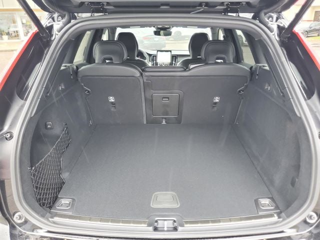 2026 Volvo XC60 B5 Ultra Black Edition