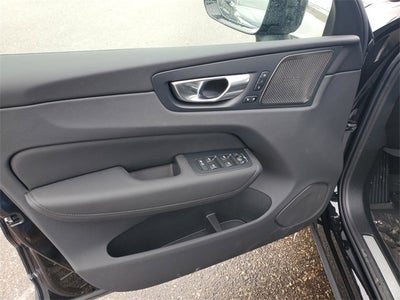 2026 Volvo XC60 B5 Ultra Black Edition