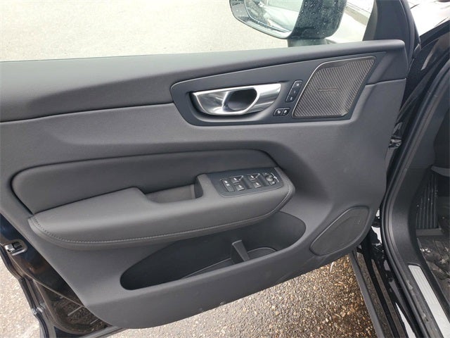 2026 Volvo XC60 B5 Ultra Black Edition