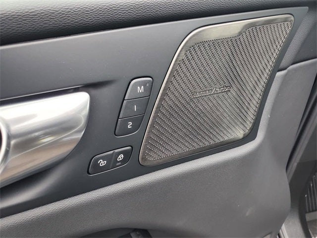 2026 Volvo XC60 B5 Ultra Black Edition