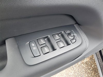 2026 Volvo XC60 B5 Ultra Black Edition