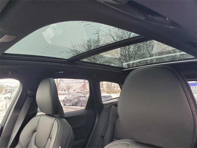 2026 Volvo XC60 B5 Ultra Black Edition