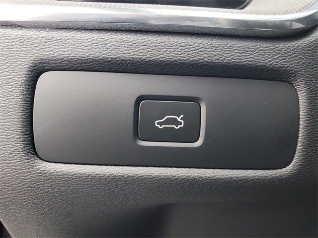 2026 Volvo XC60 B5 Ultra Black Edition