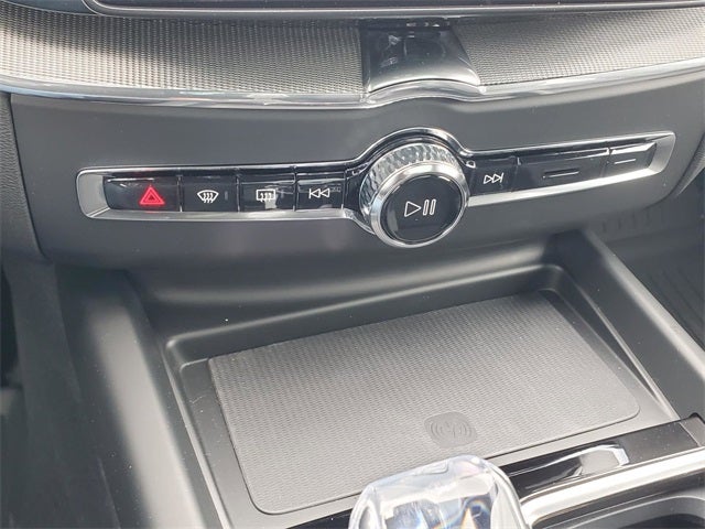 2026 Volvo XC60 B5 Ultra Black Edition