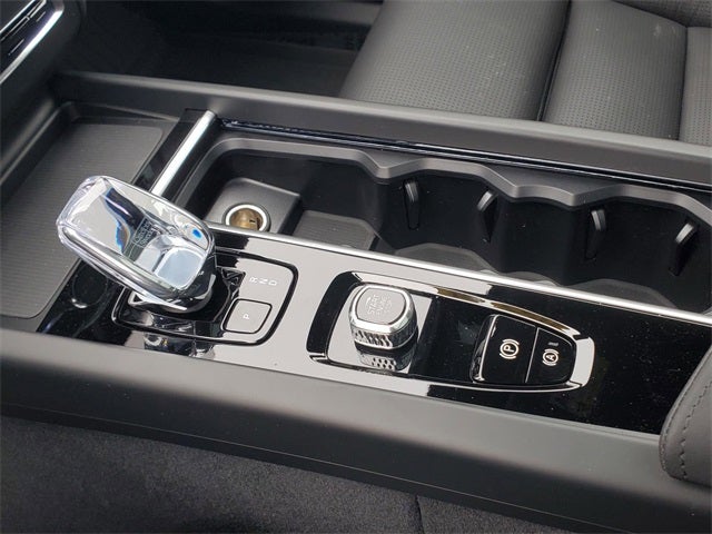 2026 Volvo XC60 B5 Ultra Black Edition