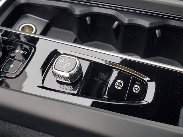 2026 Volvo XC60 B5 Ultra Black Edition