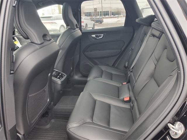 2026 Volvo XC60 B5 Ultra Black Edition