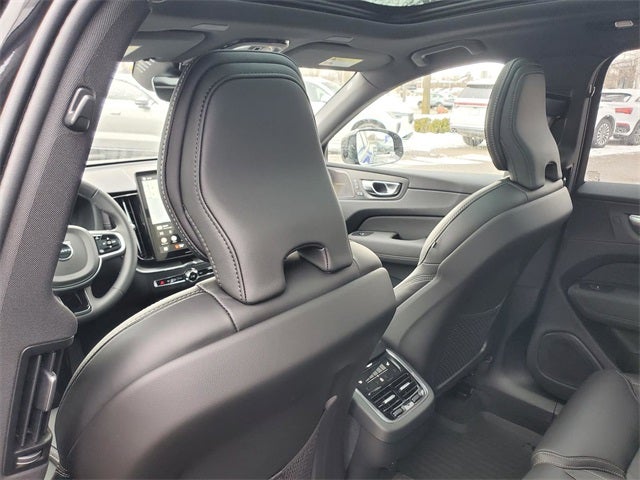 2026 Volvo XC60 B5 Ultra Black Edition