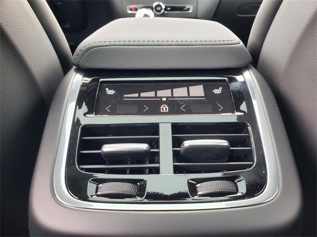 2026 Volvo XC60 B5 Ultra Black Edition