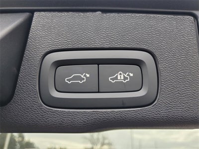 2026 Volvo XC60 B5 Ultra Black Edition