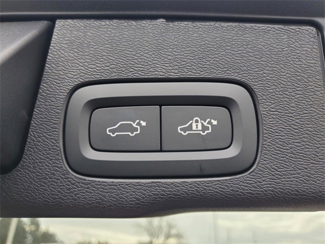 2026 Volvo XC60 B5 Ultra Black Edition