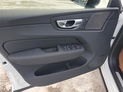 2026 Volvo XC60 B5 Ultra Black Edition