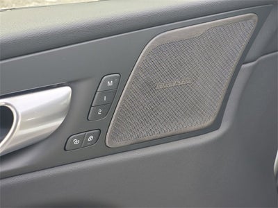 2026 Volvo XC60 B5 Ultra Black Edition