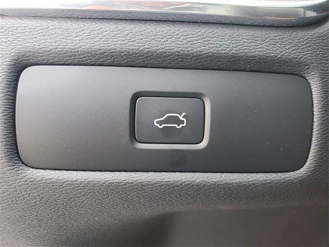 2026 Volvo XC60 B5 Ultra Black Edition