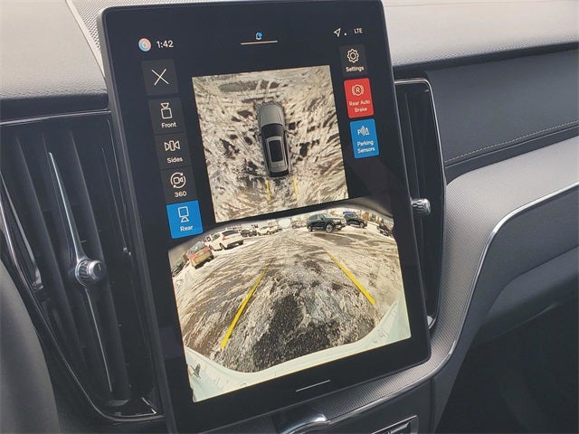 2026 Volvo XC60 B5 Ultra Black Edition