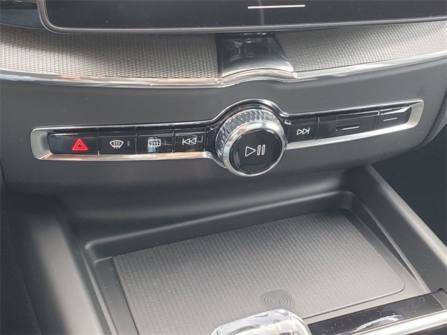 2026 Volvo XC60 B5 Ultra Black Edition