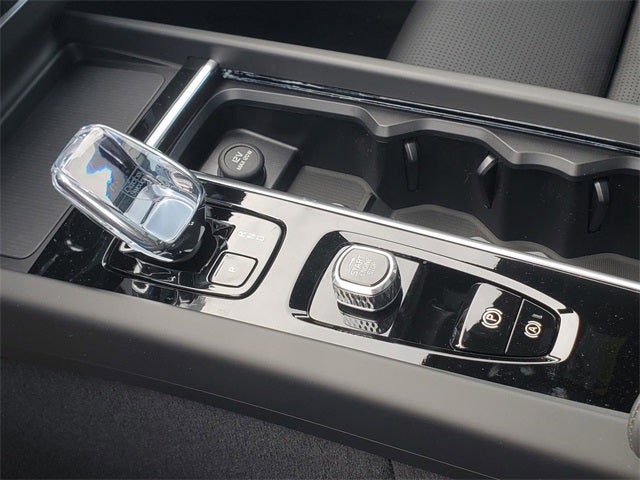 2026 Volvo XC60 B5 Ultra Black Edition