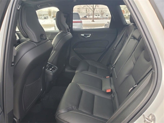 2026 Volvo XC60 B5 Ultra Black Edition