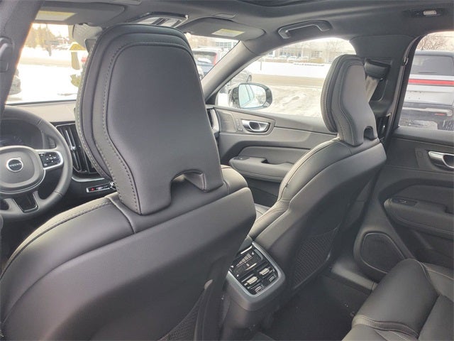 2026 Volvo XC60 B5 Ultra Black Edition