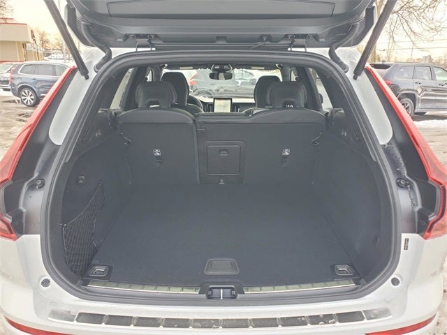 2026 Volvo XC60 B5 Ultra Black Edition