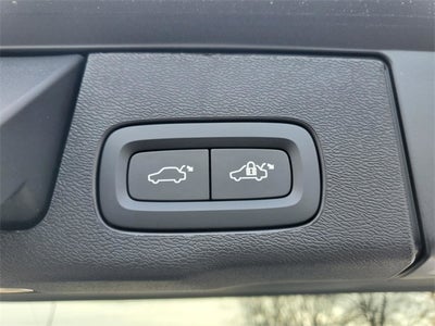 2026 Volvo XC60 B5 Ultra Black Edition