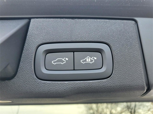 2026 Volvo XC60 B5 Ultra Black Edition