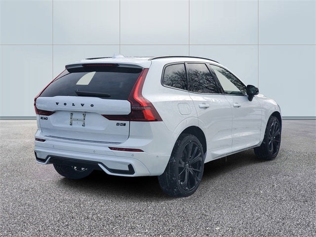 2026 Volvo XC60 B5 Ultra Black Edition