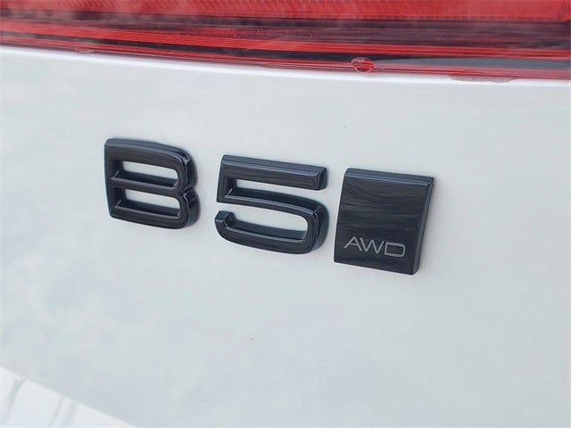 2026 Volvo XC60 B5 Ultra Black Edition