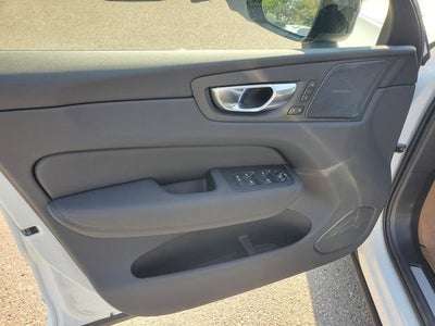 2026 Volvo XC60 B5 Ultra Black Edition