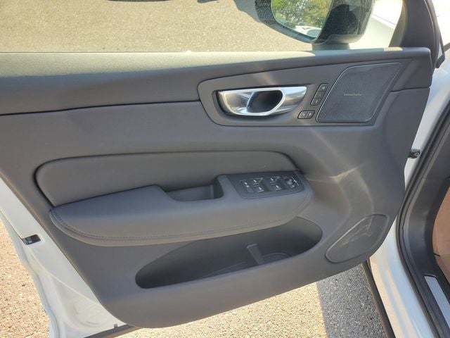 2026 Volvo XC60 B5 Ultra Black Edition