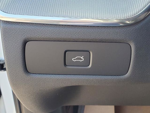 2026 Volvo XC60 B5 Ultra Black Edition