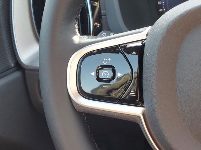 2026 Volvo XC60 B5 Ultra Black Edition