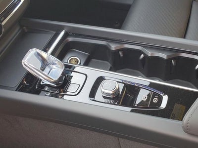 2026 Volvo XC60 B5 Ultra Black Edition