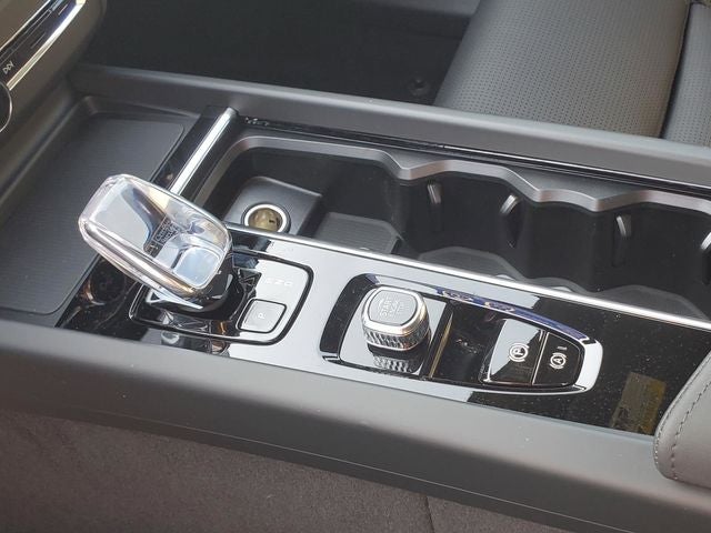 2026 Volvo XC60 B5 Ultra Black Edition