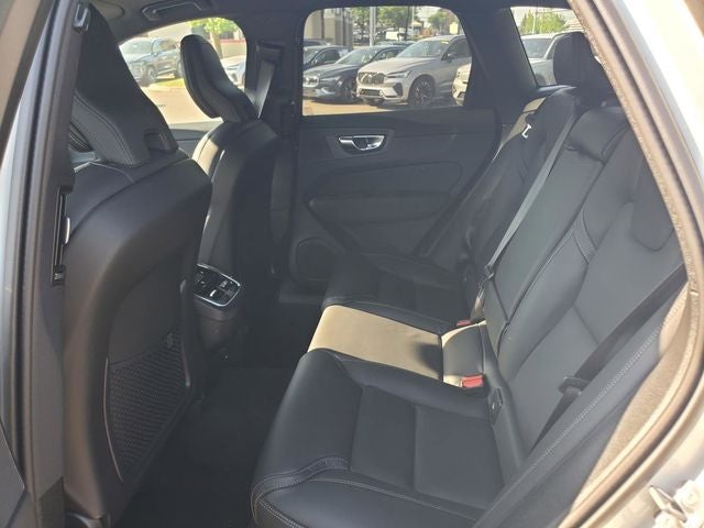 2026 Volvo XC60 B5 Ultra Black Edition