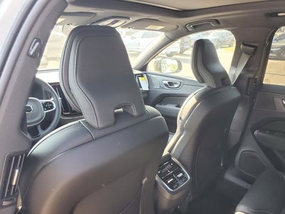 2026 Volvo XC60 B5 Ultra Black Edition