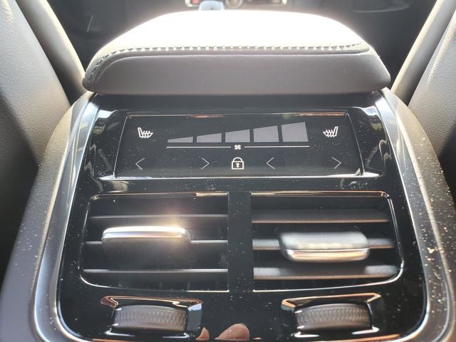 2026 Volvo XC60 B5 Ultra Black Edition