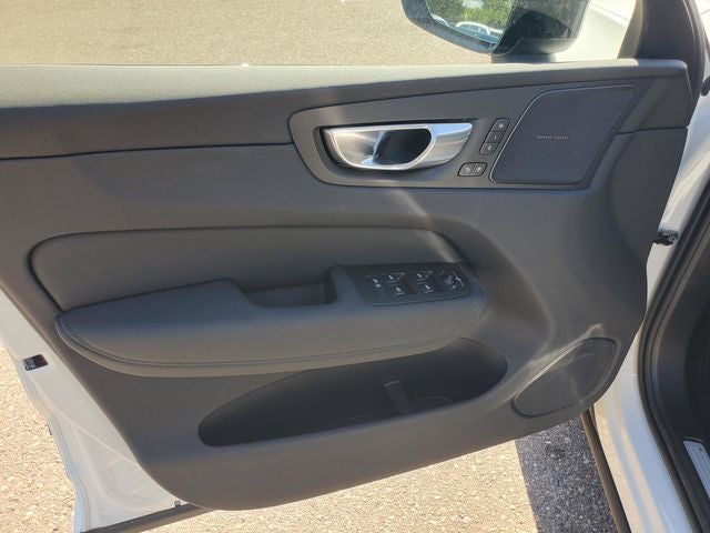 2026 Volvo XC60 B5 Ultra Black Edition