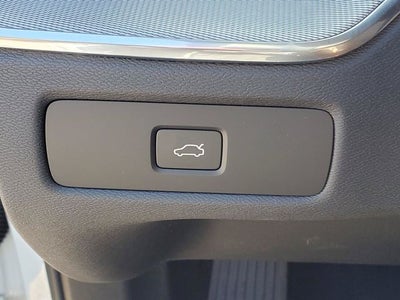 2026 Volvo XC60 B5 Ultra Black Edition
