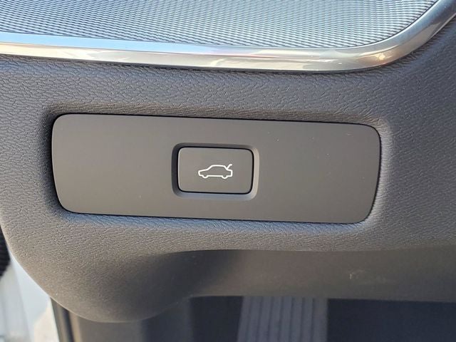 2026 Volvo XC60 B5 Ultra Black Edition