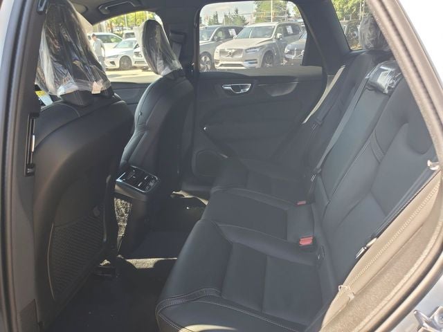 2026 Volvo XC60 B5 Ultra Black Edition
