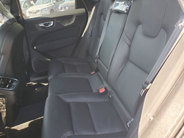 2026 Volvo XC60 B5 Ultra Black Edition