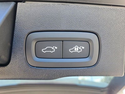 2026 Volvo XC60 B5 Ultra Black Edition
