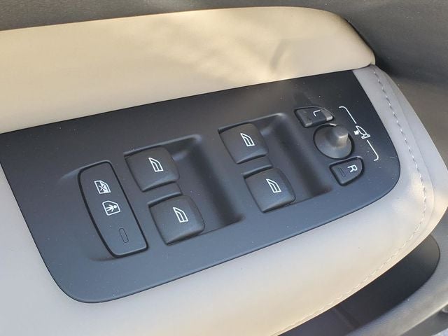 2026 Volvo XC60 B5 Core